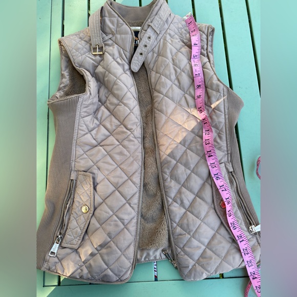 Vest - Picture 4 of 7